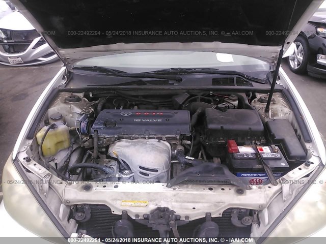 JTDBE32KX20016090 - 2002 TOYOTA CAMRY LE/XLE/SE თეთრი ფოტო 10