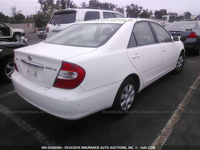 JTDBE32KX20016090 - 2002 TOYOTA CAMRY LE/XLE/SE თეთრი ფოტო 4