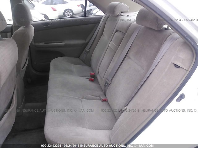 JTDBE32KX20016090 - 2002 TOYOTA CAMRY LE/XLE/SE თეთრი ფოტო 8