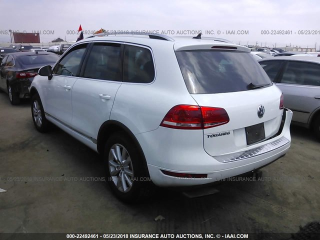 WVGEF9BP6ED003399 - 2014 VOLKSWAGEN TOUAREG V6 WHITE photo 3