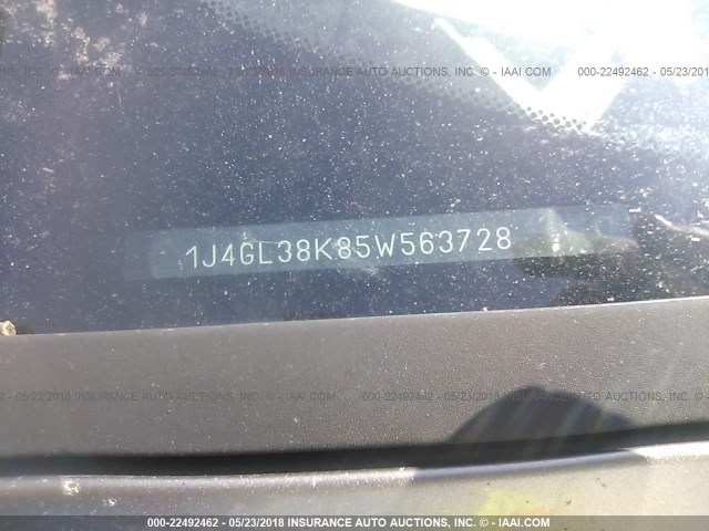 1J4GL38K85W563728 - 2005 JEEP LIBERTY RENEGADE BROWN photo 9