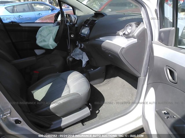 KL8CD6S91FC738437 - 2015 CHEVROLET SPARK 1LT SILVER photo 5