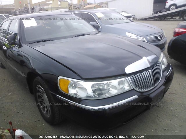 1LNHM82W02Y656982 - 2002 LINCOLN TOWN CAR SIGNATURE BLACK photo 1