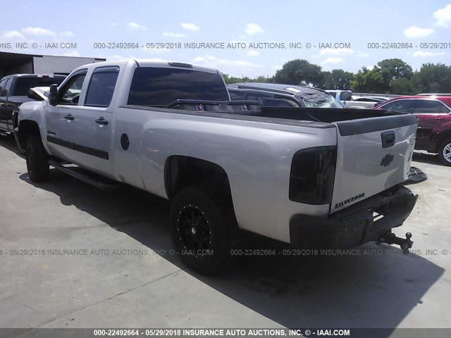 1GCHC23678F110428 - 2008 CHEVROLET SILVERADO C2500 HEAVY DUTY SILVER photo 3