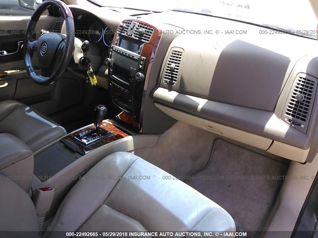 1GYEE637460165958 - 2006 CADILLAC SRX TAN photo 5