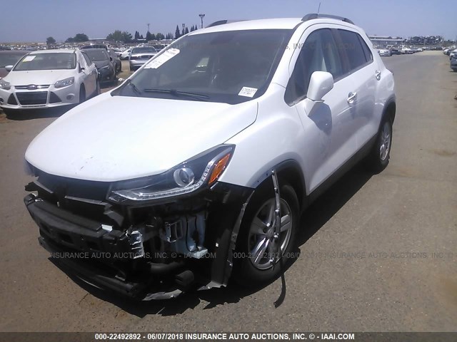 3GNCJLSB3HL227781 - 2017 CHEVROLET TRAX 1LT WHITE photo 2