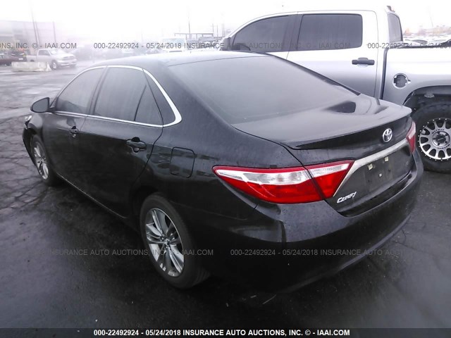 4T1BF1FK8GU175729 - 2016 TOYOTA CAMRY LE/XLE/SE/XSE BLACK photo 3