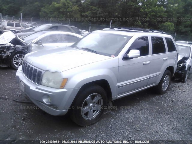 1J8HS68207C595181 - 2007 JEEP GRAND CHEROKEE OVERLAND SILVER photo 2