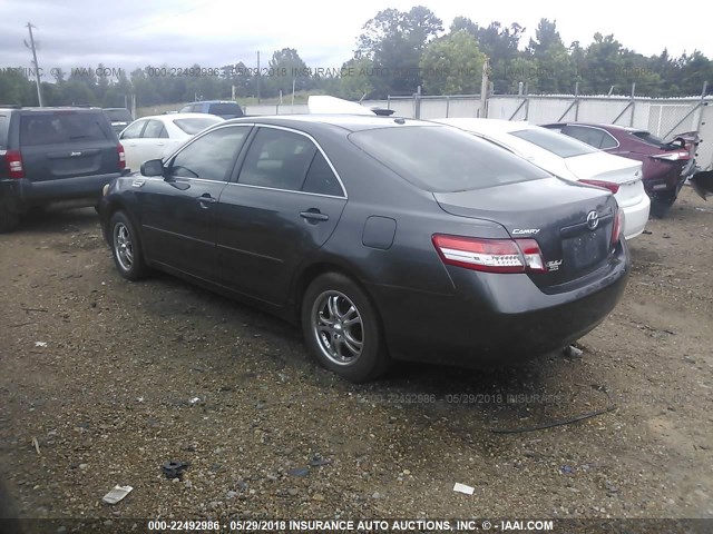 4T4BF3EK5AR007105 - 2010 TOYOTA CAMRY SE/LE/XLE 灰色 照片 3