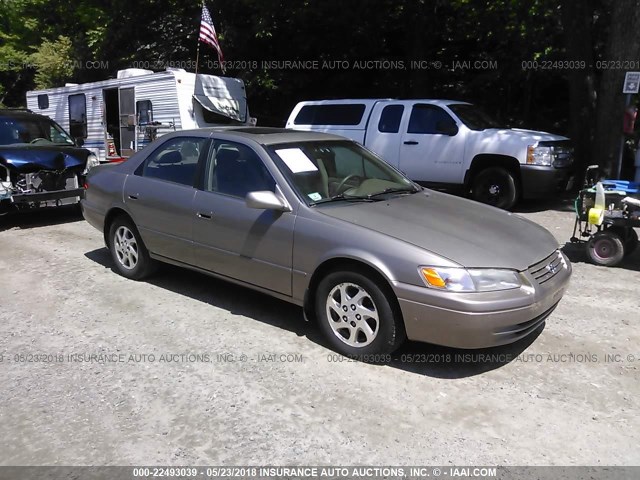 JT2BF28KXX0192619 - 1999 TOYOTA CAMRY LE/XLE TAN photo 1