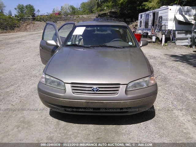 JT2BF28KXX0192619 - 1999 TOYOTA CAMRY LE/XLE TAN photo 6