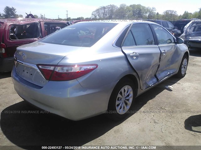 4T1BF1FK4HU681897 - 2017 TOYOTA CAMRY LE/XLE/SE/XSE SILVER photo 4