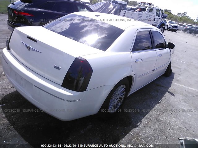 2C3CA5CV0AH225311 - 2010 CHRYSLER 300 TOURING WHITE photo 4