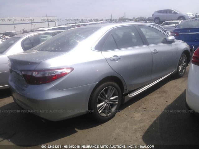 4T1BF1FK4HU298526 - 2017 TOYOTA CAMRY LE/XLE/SE/XSE SILVER photo 4