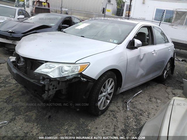 4T1BF1FK6CU003158 - 2012 TOYOTA CAMRY SE/LE/XLE ვერცხლისფერი ფოტო 2