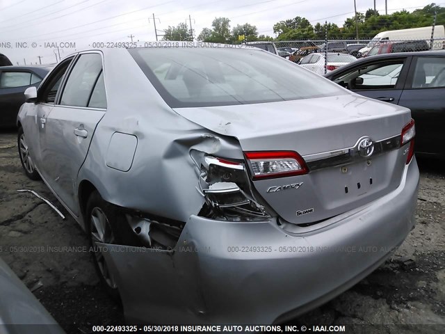 4T1BF1FK6CU003158 - 2012 TOYOTA CAMRY SE/LE/XLE ვერცხლისფერი ფოტო 3