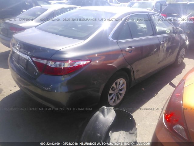 4T1BF1FK5GU590488 - 2016 TOYOTA CAMRY LE/XLE/SE/XSE GRAY photo 4
