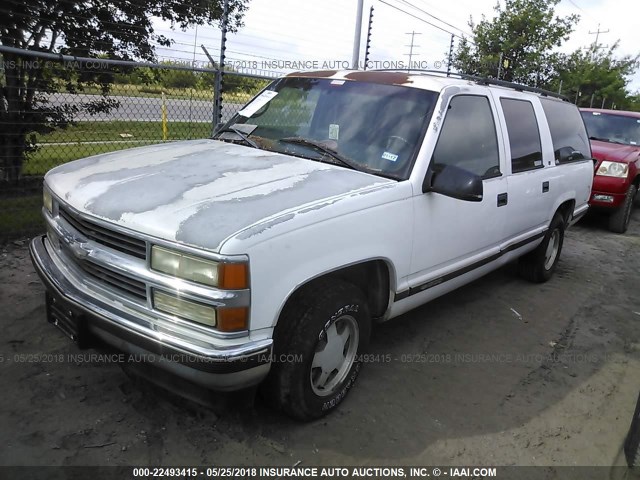 1GNEC16R9VJ389271 - 1997 CHEVROLET SUBURBAN C1500 WHITE photo 2