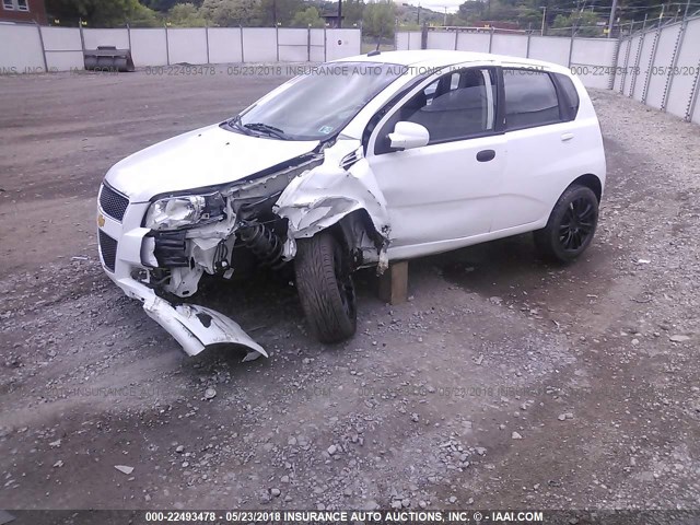 KL1TD6DE8BB154481 - 2011 CHEVROLET AVEO LS/LT WHITE photo 2