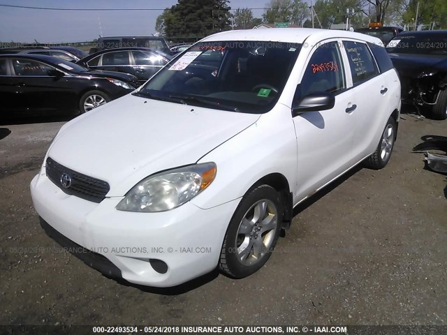 2T1KR32E08C706427 - 2008 TOYOTA COROLLA MATRIX XR WHITE photo 2