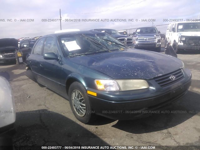 4T1BG22K3WU226917 - 1998 TOYOTA CAMRY CE/LE/XLE მწვანე ფოტო 1