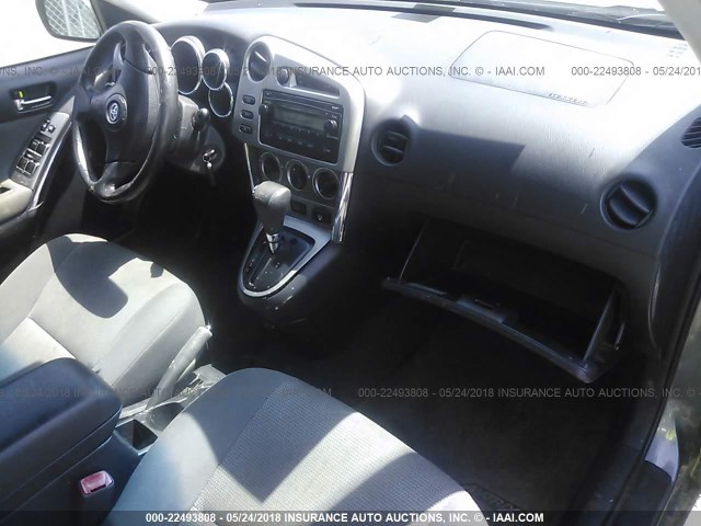 2T1KR32E06C588215 - 2006 TOYOTA COROLLA MATRIX XR SILVER photo 5