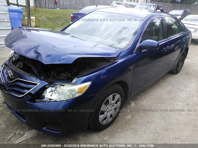 4T1BF3EK5AU561528 - 2010 TOYOTA CAMRY SE/LE/XLE BLUE photo 2