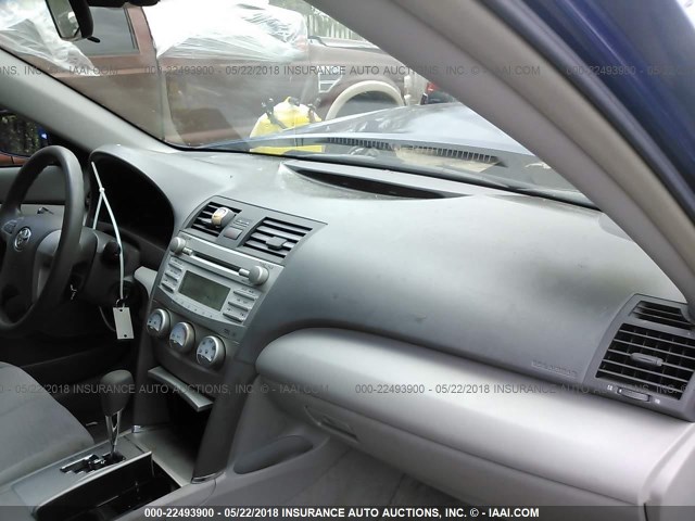 4T1BF3EK5AU561528 - 2010 TOYOTA CAMRY SE/LE/XLE BLUE photo 5