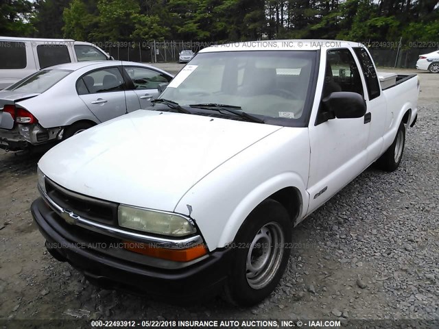 1GCCS19W728263255 - 2002 CHEVROLET S TRUCK S10 WHITE photo 2