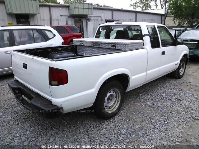 1GCCS19W728263255 - 2002 CHEVROLET S TRUCK S10 WHITE photo 4