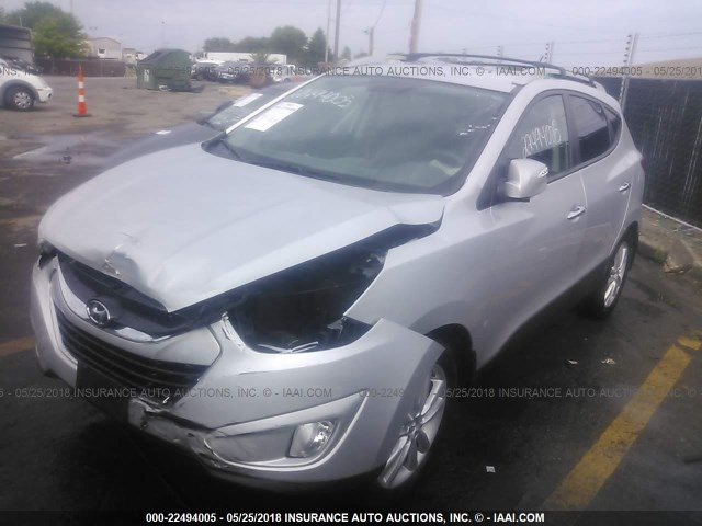 KM8JUCACXDU578085 - 2013 HYUNDAI TUCSON GLS/LIMITED SILVER photo 2