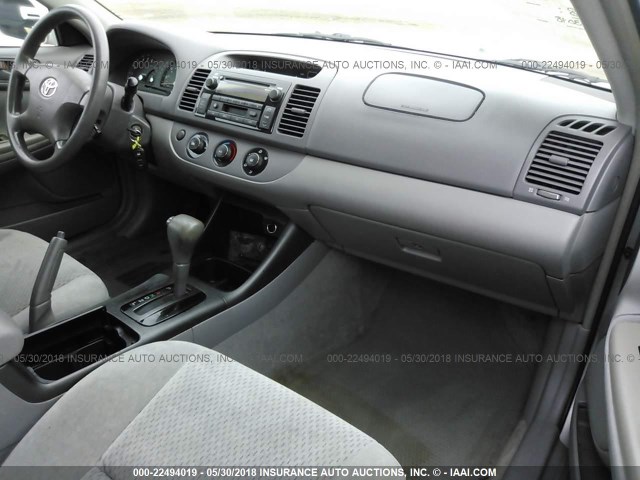 4T1BE32K24U866450 - 2004 TOYOTA CAMRY LE/XLE/SE 灰色 照片 5
