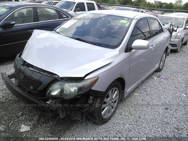 1NXBU4EE0AZ351702 - 2010 TOYOTA COROLLA S/LE/XLE SILVER photo 2