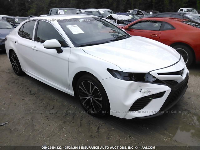 JTNB11HK8J3027993 - 2018 TOYOTA CAMRY L/LE/XLE/SE/XSE WHITE photo 1