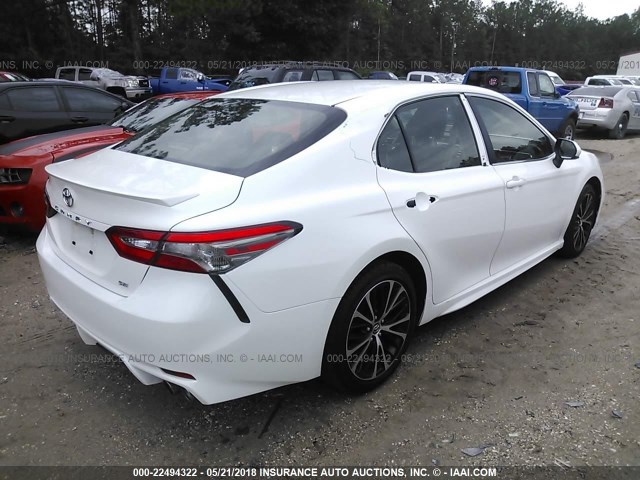 JTNB11HK8J3027993 - 2018 TOYOTA CAMRY L/LE/XLE/SE/XSE WHITE photo 4