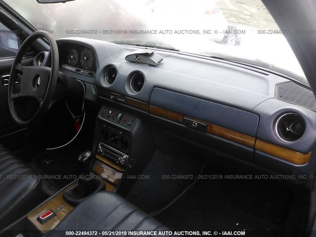 WDB12305310024147 - 1981 MERCEDES-BENZ 2 DOOR  GRAY photo 5