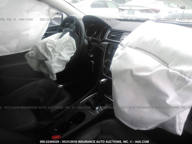 1VWDT7A32HC053882 - 2017 VOLKSWAGEN PASSAT R-LINE Ağ foto 5
