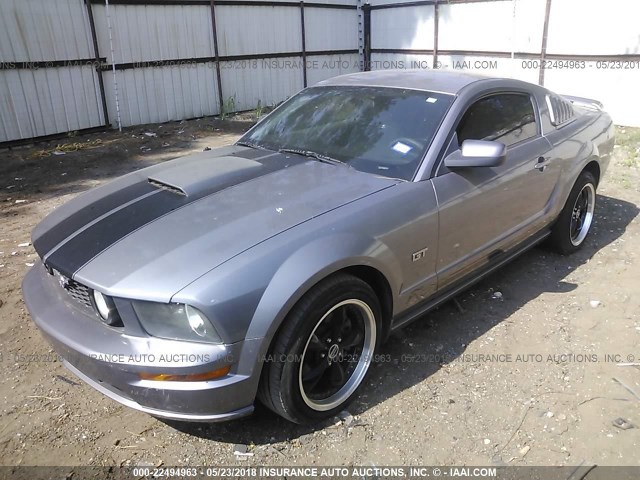 1ZVFT82H075255745 - 2007 FORD MUSTANG GT GRAY photo 2