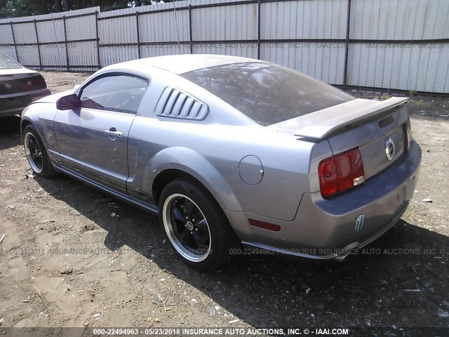 1ZVFT82H075255745 - 2007 FORD MUSTANG GT GRAY photo 3