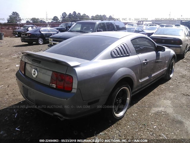 1ZVFT82H075255745 - 2007 FORD MUSTANG GT GRAY photo 4