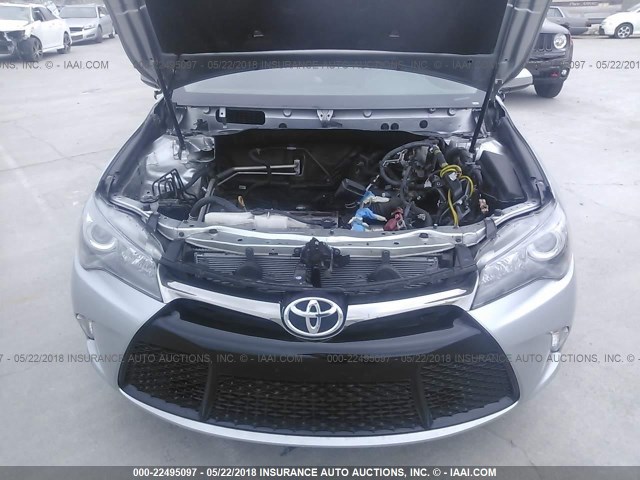4T1BF1FK6GU590256 - 2016 TOYOTA CAMRY LE/XLE/SE/XSE SILVER photo 6