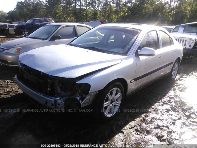YV1RS61R222157984 - 2002 VOLVO S60 SILVER photo 2
