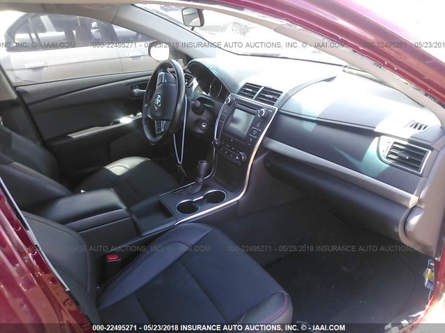 4T1BF1FK0GU595047 - 2016 TOYOTA CAMRY LE/XLE/SE/XSE 红色 照片 5