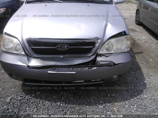 KNDUP132456759027 - 2005 KIA SEDONA EX/LX GRAY photo 6