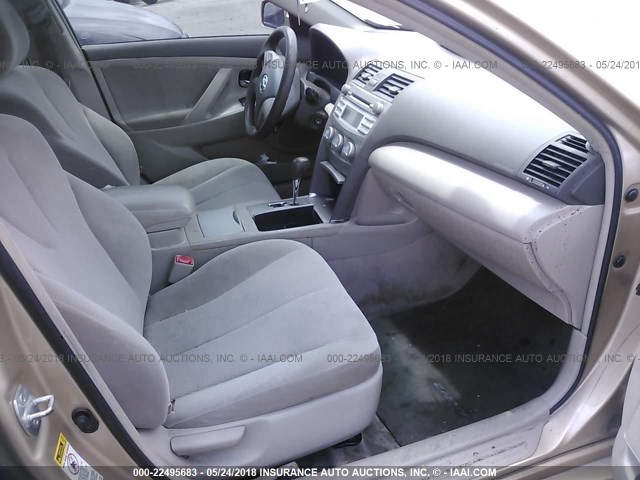 4T1BF3EK3BU224826 - 2011 TOYOTA CAMRY SE/LE/XLE 金色 照片 5