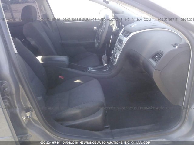 1G1ZH57B98F160562 - 2008 CHEVROLET MALIBU 1LT GRAY photo 5