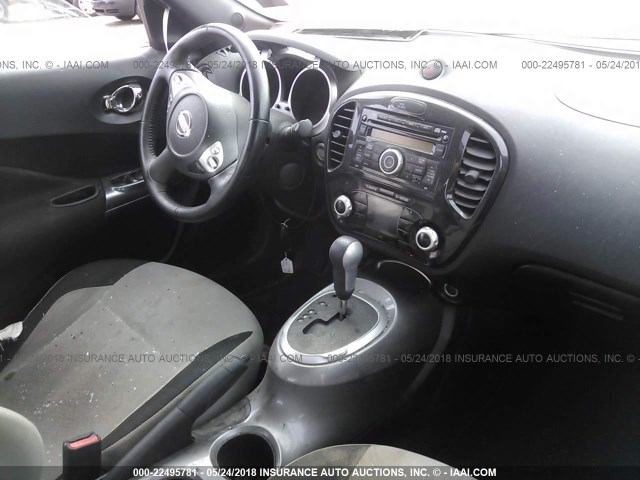 JN8AF5MV5ET360770 - 2014 NISSAN JUKE S/SV/SL/NISMO SILVER photo 5