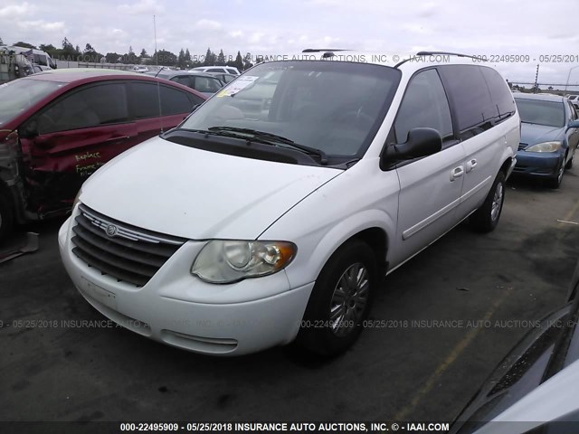 2C4GP44R05R509741 - 2005 CHRYSLER TOWN & COUNTRY LX WHITE photo 2