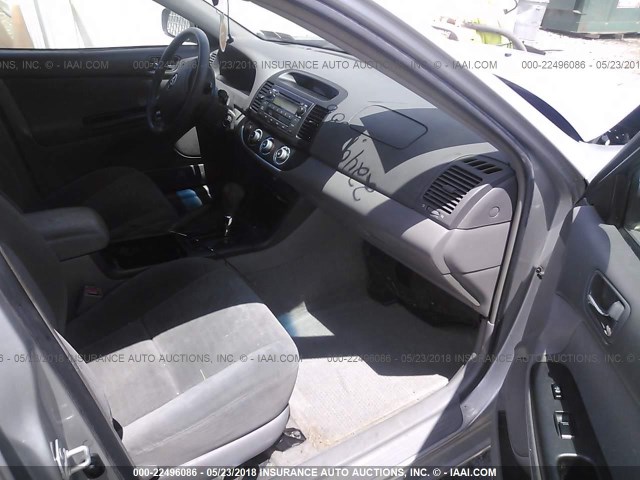 4T1BE32K76U114665 - 2006 TOYOTA CAMRY LE/XLE/SE ვერცხლისფერი ფოტო 5