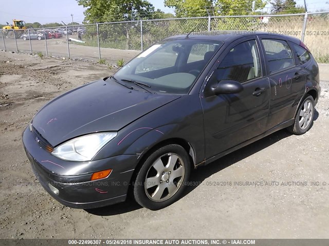 3FAHP37392R136281 - 2002 FORD FOCUS ZX5 GRAY photo 2